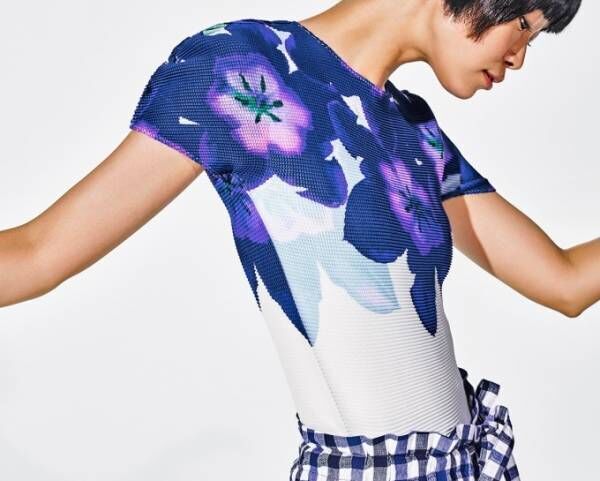 ミー イッセイ ミヤケの18年春夏 - チューリップを真上から描いたストレッチプリーツTシャツ