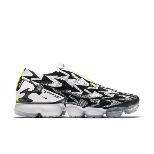 ナイキ×アクロニウムのスニーカー「エア ヴェイパーマックス モック 2」シューレースを外して未来的に