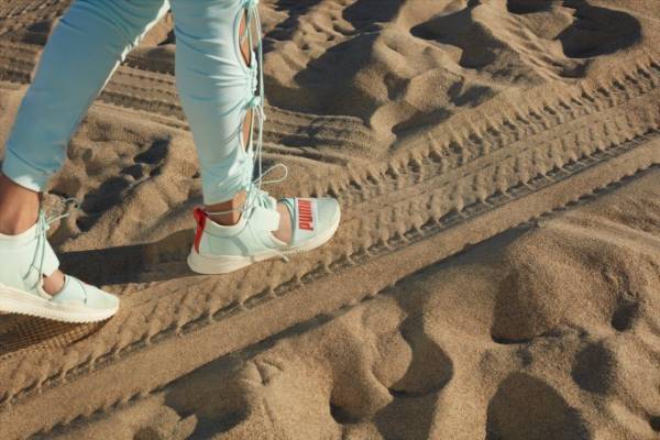 フェンティ プーマ バイ リアーナ新作スニーカー、ドローコード&メッシュアッパーで夏らしく