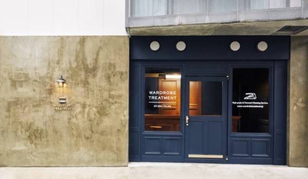 最高級オーダーメイドクリーニング「ワードローブトリートメント」旗艦店が東京に、1点ごとに専用機洗い