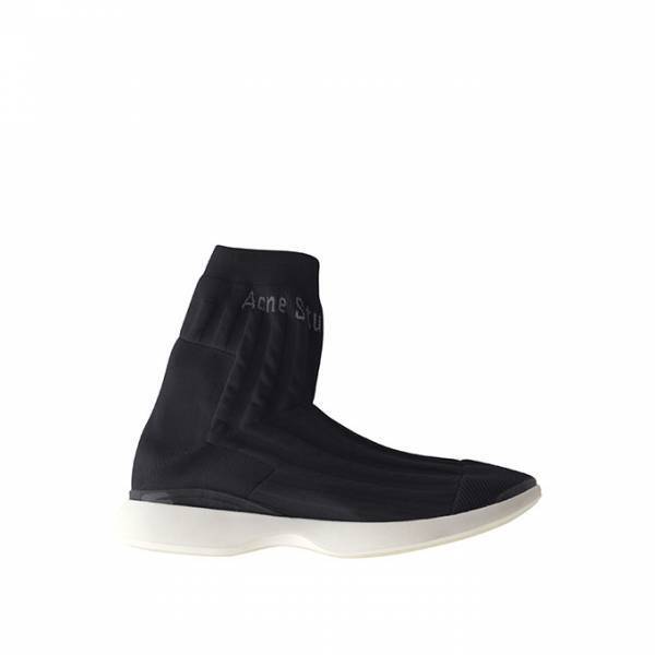 アクネ ストゥディオズ18年春夏、ニットソックスニーカーや90'sスポーツウェア着想シューズも