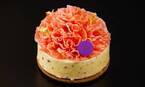 カーネーションが咲く「母の日ケーキ」レアチーズ×ベリー、ホテル インターコンチネンタル 東京ベイから