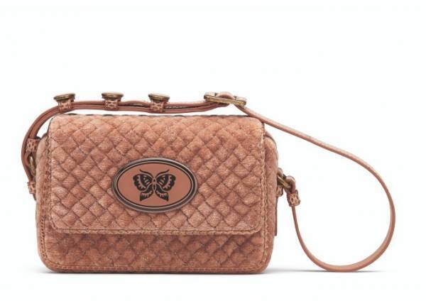 ボッテガ・ヴェネタ新作、バタフライを配したミニバッグやスカラップモチーフのショルダーバッグ