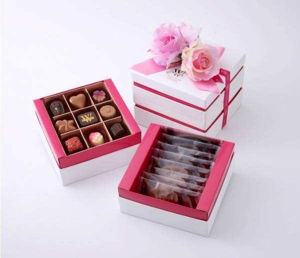 ベルギー王室御用達ヴィタメールの母の日ギフト、カーネーション付きBOXに入ったチョコアソート