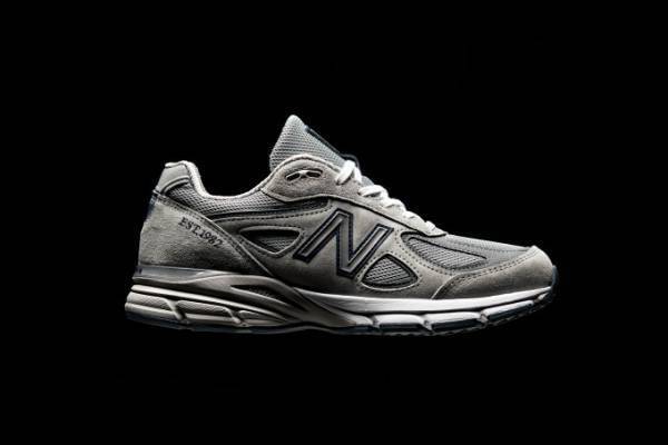 ニューバランスのシューズ「990v4」限定モデル、100USドルで99足限定発売
