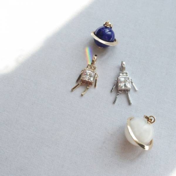 スタージュエリー ガールの新作 - 重ね付けで"スマイル"を作れるピンキーリングなど