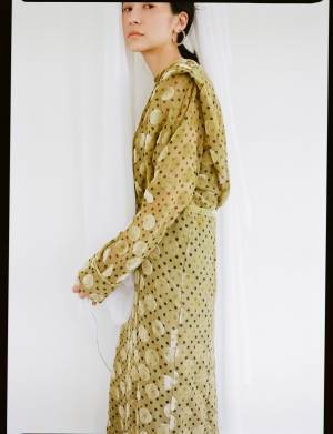 クラネ 2018-19年秋冬コレクション - 滲み出る女性らしさをシーズンカラーにのせて