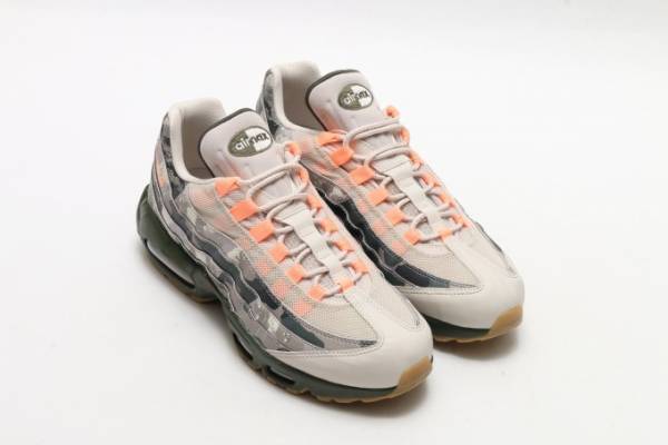 アトモスから「ナイキ エア マックス 95 エッセンシャル」カモ柄×サンセットカラーのナイキゴロ