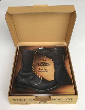 ブーツブランド「ウエスコ」100周年記念本、"ブーツケース"に詰め込んだ1000点以上の歴史的資料