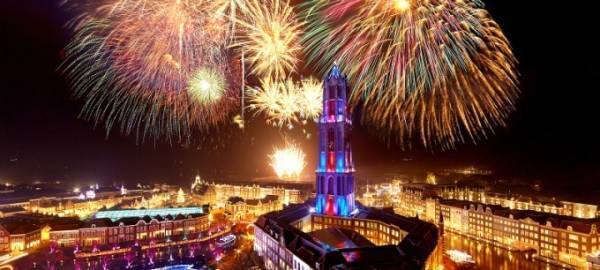 長崎ハウステンボスで、九州最大級18,000発を誇る「夏一番花火大会」、ももクロとのコラボも実施