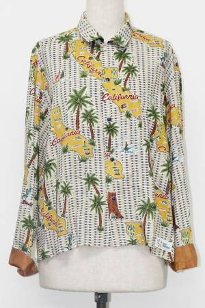 トーガ プルラ×レインスプーナーのハワイアンシャツ、2,000種類の柄からセレクトした生地を使用