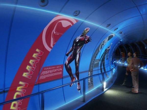 東京スカイツリー、アベンジャーズ仕様の特別ライティング - 天望回廊ではヒーロー達の等身大装飾も