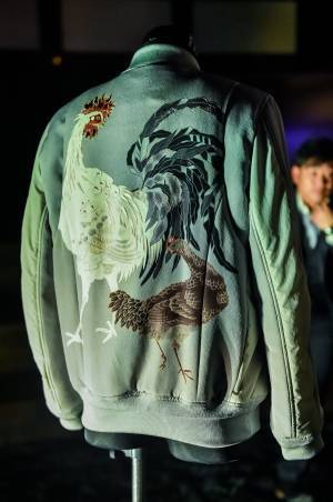 タトラス新ブランド「リヴィール プロジェクト」若冲の軍鶏を描いた友禅ジャケット