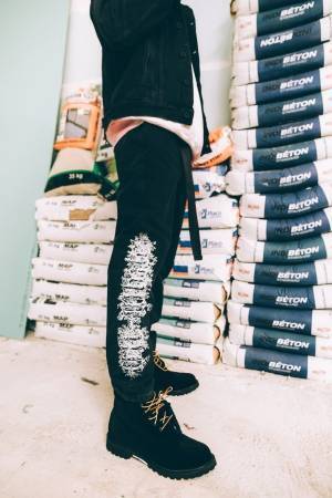 オフ-ホワイト、Tシャツやパーカーのカスタマイズプリントができる限定イベントを南青山で開催