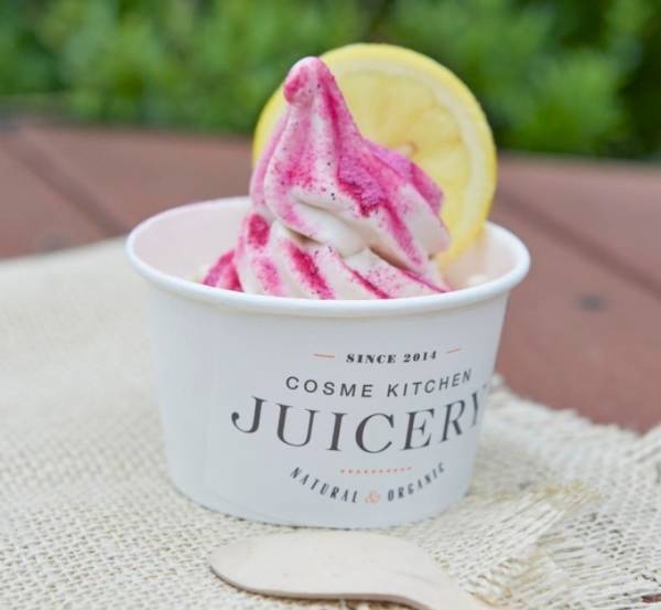 ニュウマン新宿の冷たいスイーツ、トラヤカフェのいちご練乳かき氷やコスメキッチンのヴィ―ガンソフト