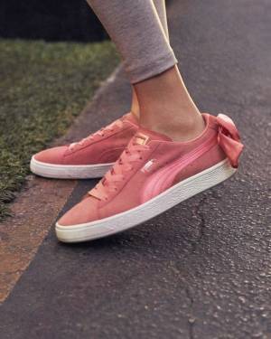 大きなリボンをあしらったプーマのスニーカー「スウェード ボウ」に新色