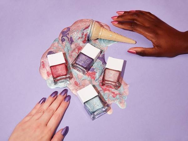 ネイルズ インクの新作ネイル - 鮮やかな発色＆繊細なきらめきのホログラフィックカラー