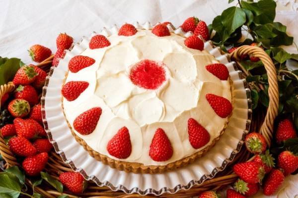 キル フェ ボン「ティラミスフェア」苺×練乳クリームやメロン×イチジクなど全8種が集結