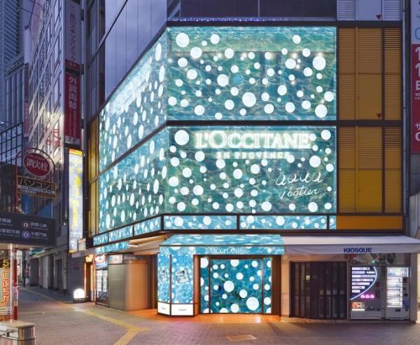 ロクシタン“湧き水”から生まれた新スキンケアシリーズ「アクアレオティエ」水みくじができる限定ストアも