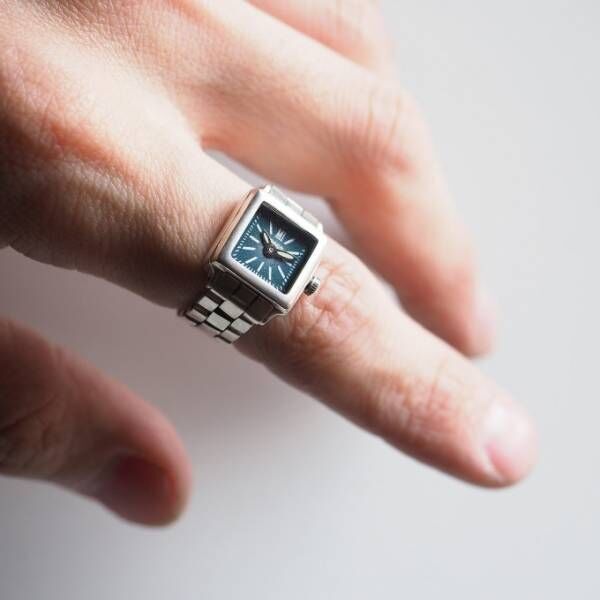 指輪感覚で着ける“指時計”「モコ(moco)」の新作、メタルバンド×スクウェアケース