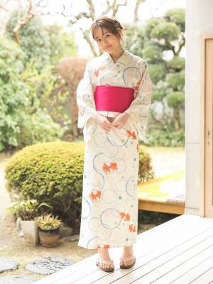 アース ミュージック&エコロジーやコエなどの新作浴衣、古典的な椿やポップなリボン柄など