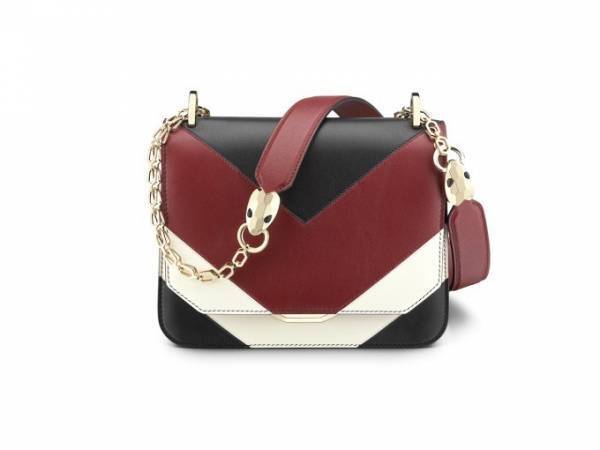 ブルガリの2018年秋冬新作、蛇のうろこから着想を得たチェーンバッグ&ポップアートのようなスカーフ