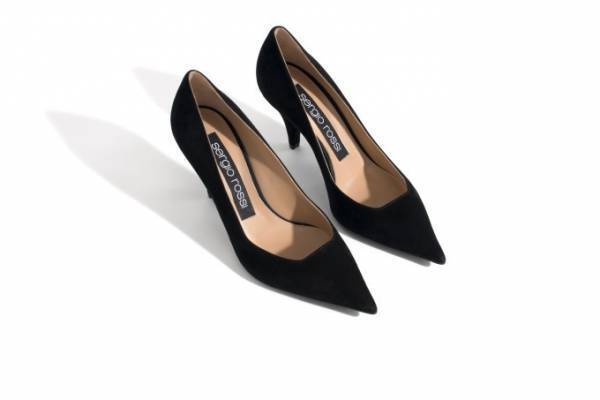 セルジオ ロッシの日本限定パンプス「sr YURI」百合の花のようなシルエット&安定した履き心地