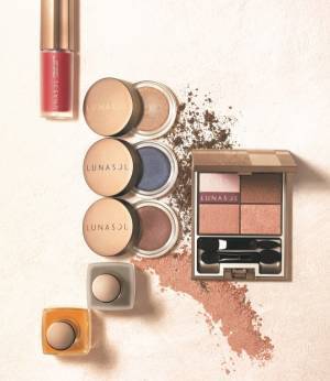 ルナソル18年夏コスメ、自然界のドライカラーを表現したアイシャドウパレットやマットリップ