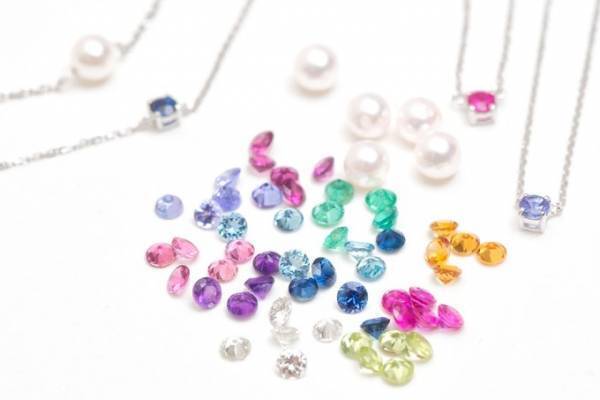 ジュエリーブランド「oeau」期間限定ストアがギンザ シックスに、選べる誕生石アクセサリーなど