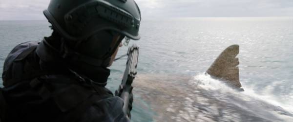 映画『MEG ザ・モンスター』ジェイソン・ステイサムvs滅びたはずの超巨大ザメ“メガロドン”