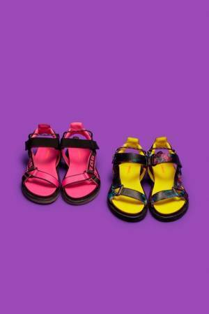 ディーゼルからロゴ入り＆デジタルフラワー柄の新作サンダル