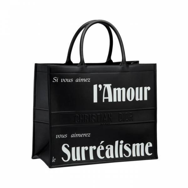 ディオールのバッグ「ブック トート」に新作、モノトーンのカーフスキンに“シュルレアリスム”のプリント