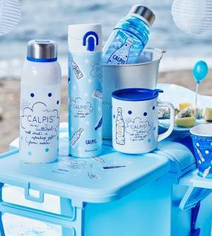 アフタヌーンティー・リビング×カルピス第3弾、夏空と海を想わせるアウトドア&ビーチアイテム