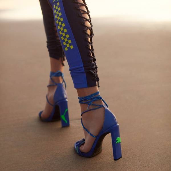 フェンティ プーマ バイ リアーナの新作、コードを巻き付けるヒールサンダル＆エスパドリーユ