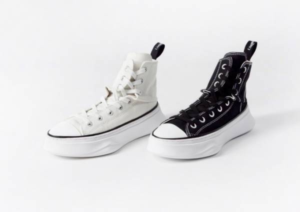 リミ フゥ×メゾン ミハラヤスヒロ、うねりを描くハイカットスニーカー&端正な造形のインヒールブーツ