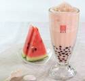 春水堂の限定ドリンク「タピオカスイカミルクティー」瑞々しいスイカの甘みを“塩”で引き立てて