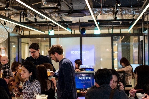 京都タワーでナイトパーティー「タワーディスコ」開催、スペシャルカラーでのライトアップも