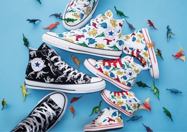 コンバースのスニーカー「オールスター 100」の新作、カラフルな恐竜を総柄でデザイン