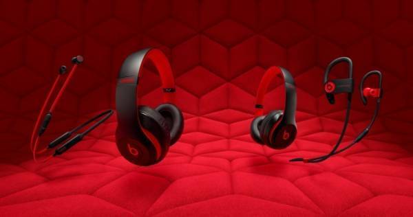 ビーツ・バイ・ドクタードレ、黒×赤の10周年記念ヘッドフォン＆イヤフォン発売