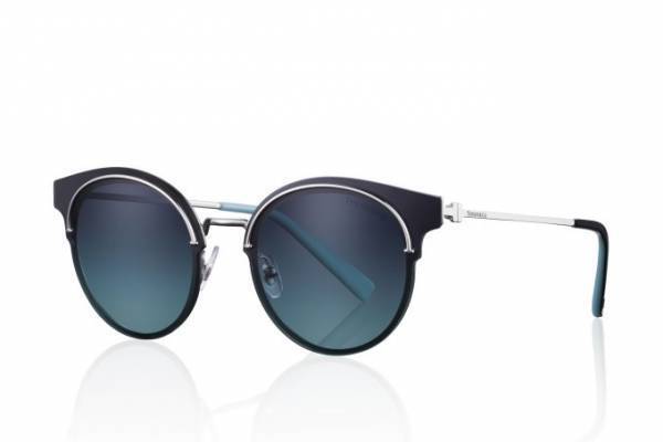 ティファニーの18年春夏新作アイウェア、「ティファニー T」ジュエリーから着想を得たモデルなど