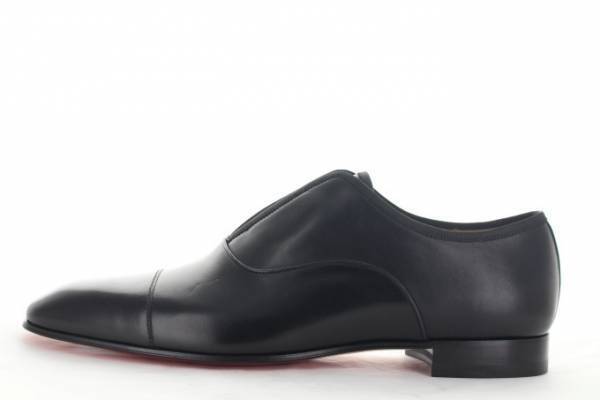 クリスチャン ルブタン「LOVE」ロゴ入りカップルで楽しめるシューズ＆スニーカー登場