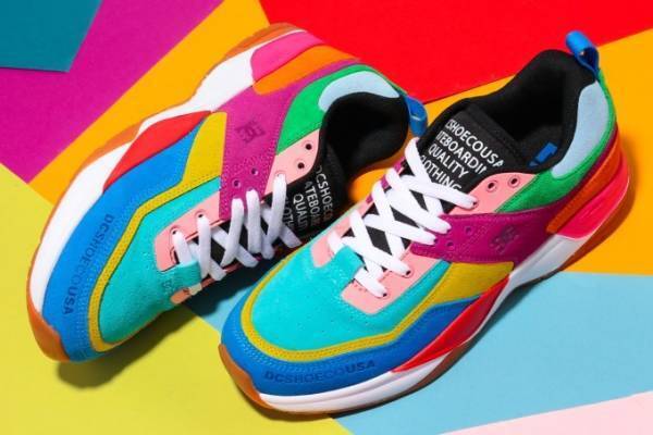 アトモス×DC SHOESの"虹色"コラボスニーカー、"雨"をカラーで表現したモデルも