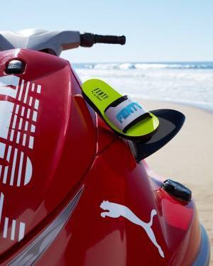 フェンティ プーマ バイ リアーナのサンダル「サーフ スライド」、スポーツ着想の爽やかな一足