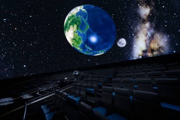 「葛飾区郷土と天文の博物館 プラネタリウム」リニューアル - リアルな星空を再現、参加型プログラムも