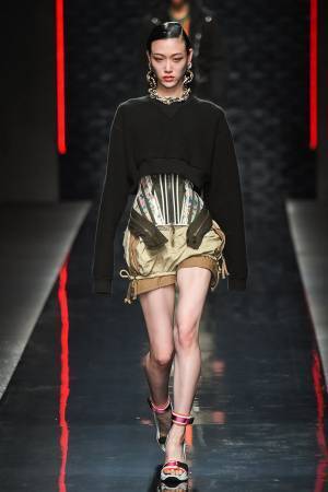 ディースクエアード 2019年春夏ウィメンズコレクション - ハイブリッドで生まれた女性的ミリタリー