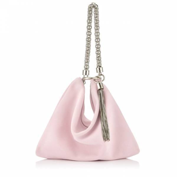 ジミー チュウ新作バッグ「キャリー」チェーン＆タッセルが輝きを放つ2WAYクラッチ