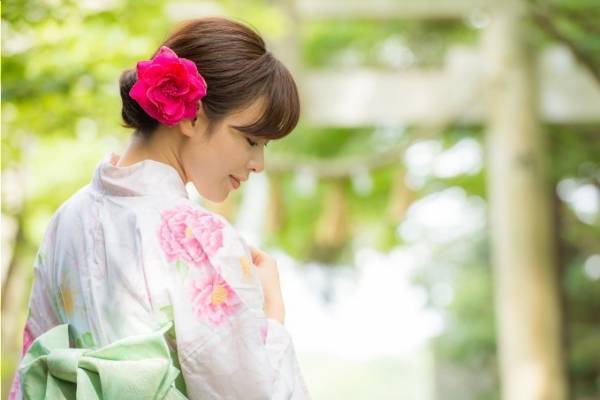 ロイヤルパークホテルの浴衣セット付夏の宿泊プラン、数十種類の中から浴衣を選んで日本橋散策へ