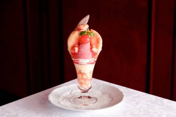 資生堂パーラーの「2018 真夏のパフェフェア」入手困難なブランド桃のパフェなど