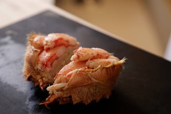 鮨店「鮨つぼみ」中目黒にオープン - ミシュラン三ツ星「鮨さいとう」がプロデュース