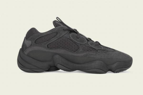 アディダス + カニエ・ウエストのスニーカー「YEEZY 500」新色オールブラックが登場